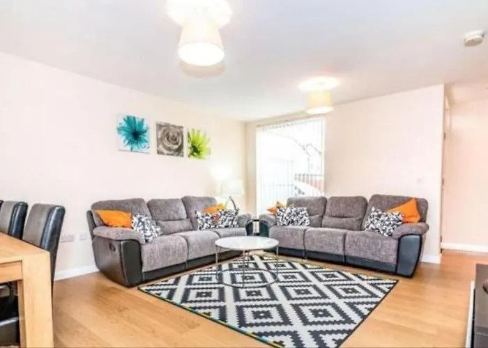 Nice House + Car Parking + Close To The City Centre