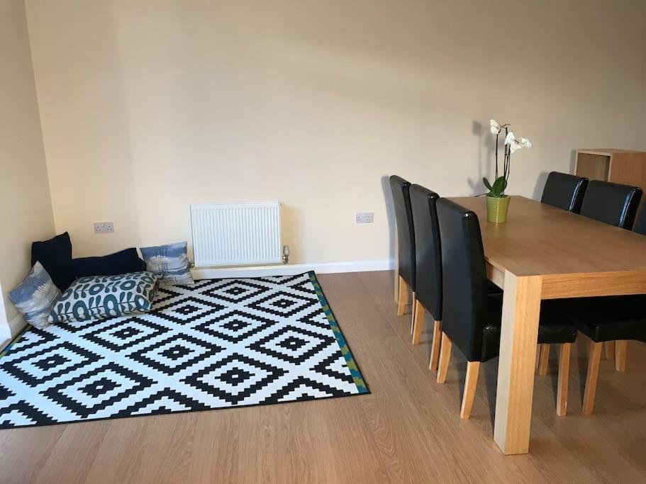 Holiday home Nice House + Car Parking + Close To The City Centre
