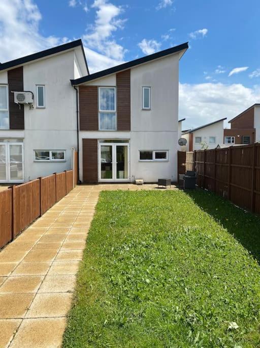 Nice House + Car Parking + Close To The City Centre Holiday home *